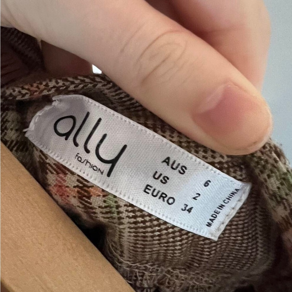 Ally pleated skirt size xs skirt only wore once, no longer fits me so selling.